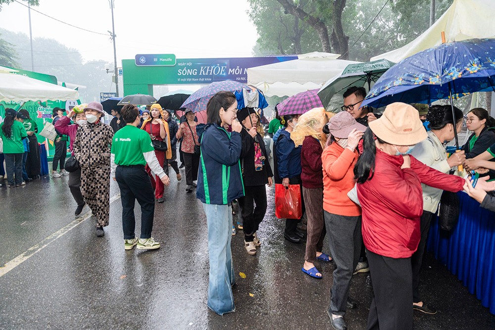 Manulife tổ chức khám sức khỏe miễn phí cho hơn 3.000 người tại Hà Nội - 1