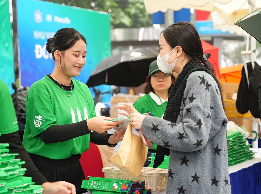 Manulife tổ chức khám sức khỏe miễn phí cho hơn 3.000 người tại Hà Nội - 3