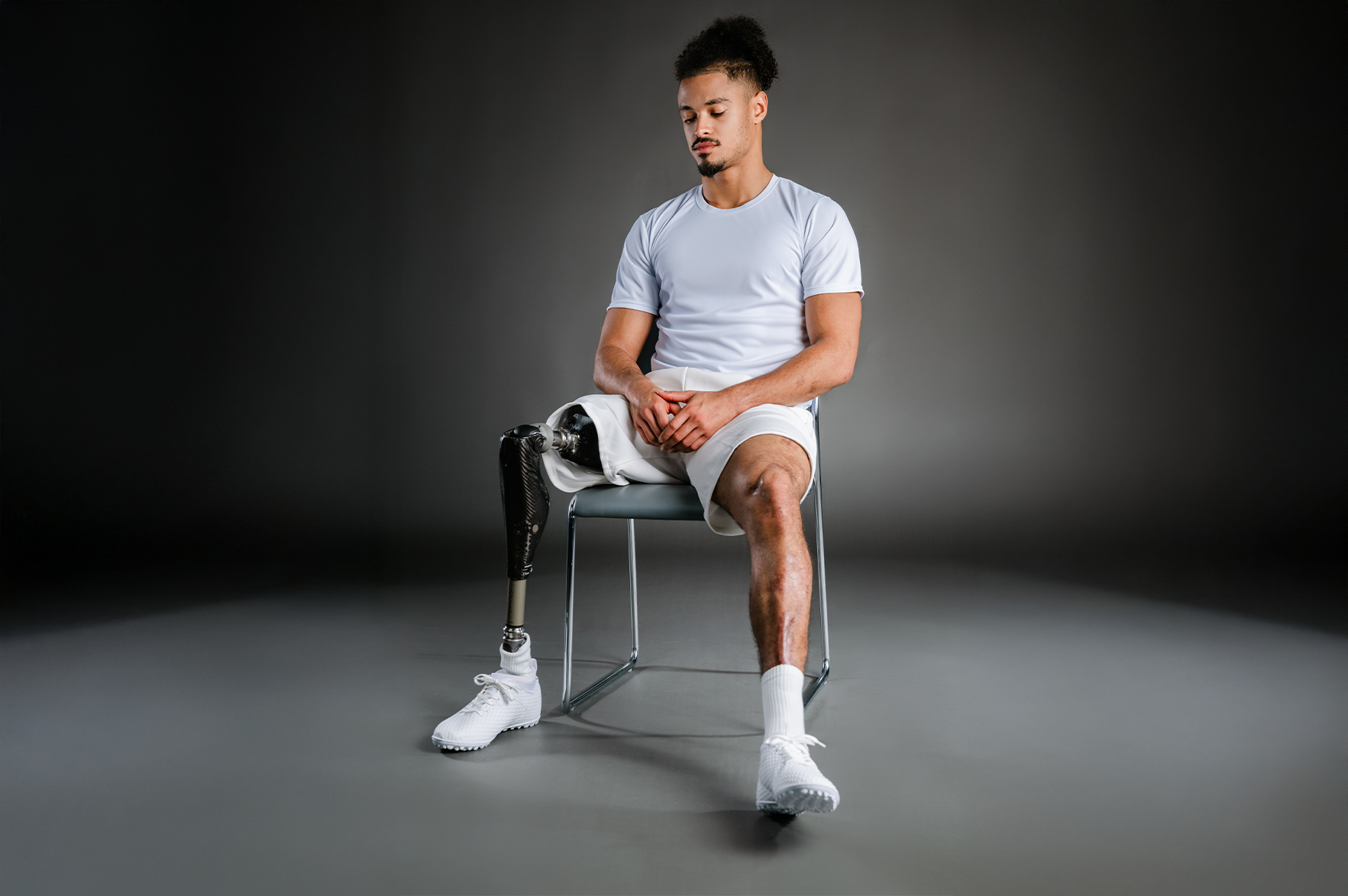 Cầu thủ Pháp mất một chân vì não mô cầu: Bệnh không chừa người trẻ khỏe - 1