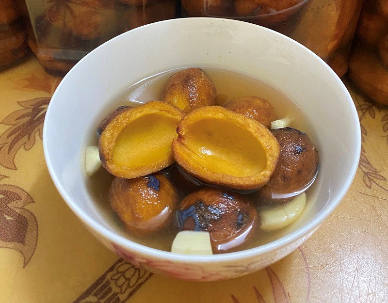 Loại quả quê mùa bỗng "lên cơn sốt" có giá đắt hơn thịt lợn, hái một cây kiếm cả triệu đồng - 2