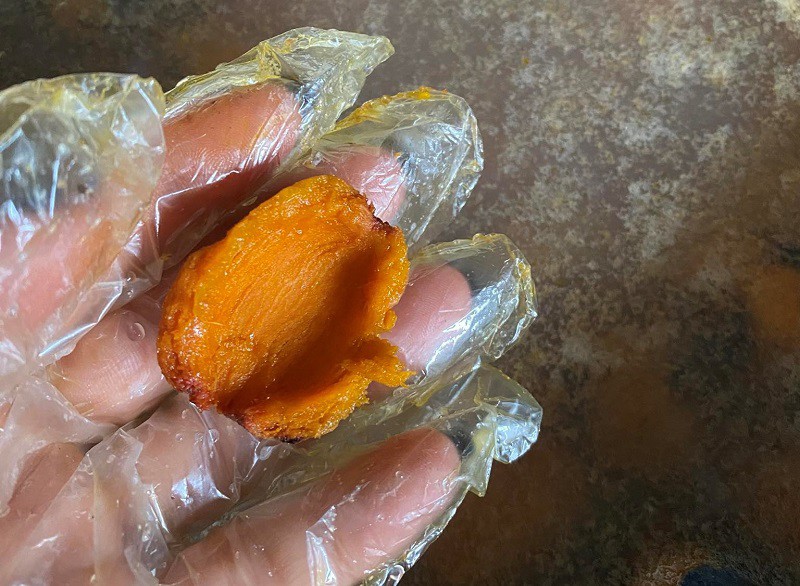 Loại quả quê mùa bỗng "lên cơn sốt" có giá đắt hơn thịt lợn, hái một cây kiếm cả triệu đồng - 3