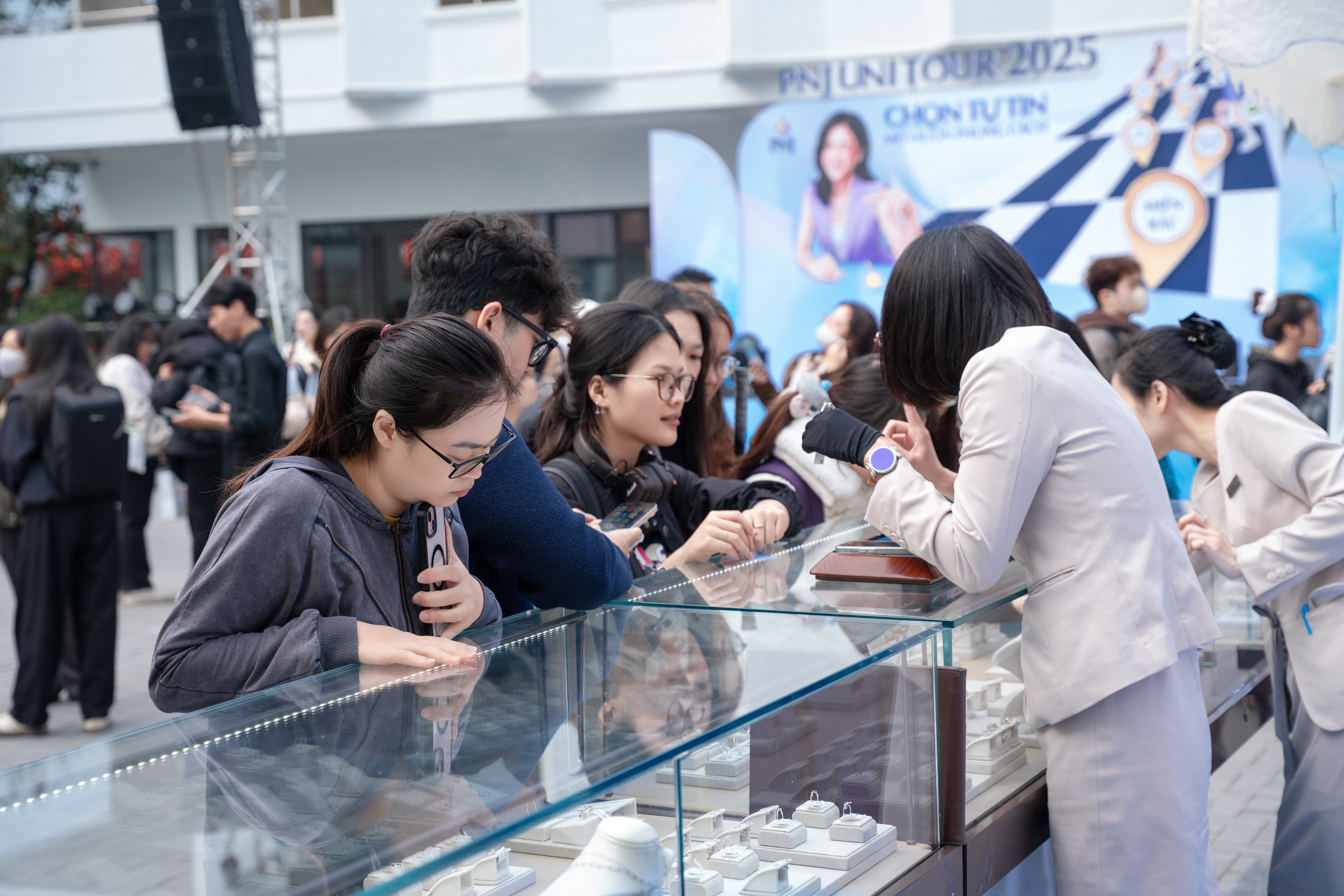 Dấu ấn PNJ Uni Tour 2025: Hơn 8.000 sinh viên đồng hành trên hành trình nâng tầm phong cách - 5