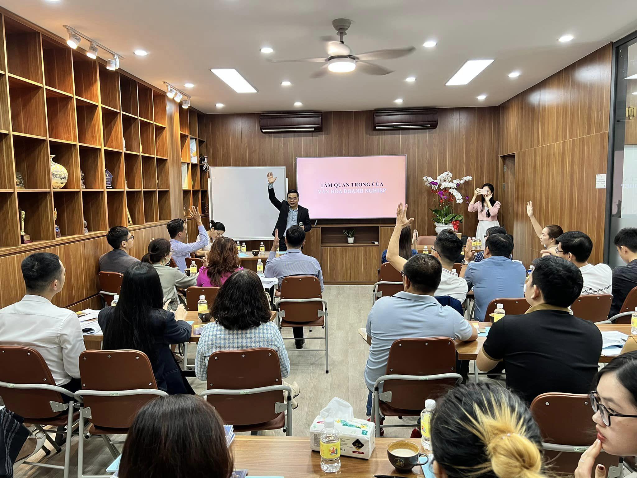 Lưu Minh Hiển từ Thủ khoa Đại học Manchester đến Nhà sáng lập mô hình đào tạo tiếng Anh toàn quốc - 2