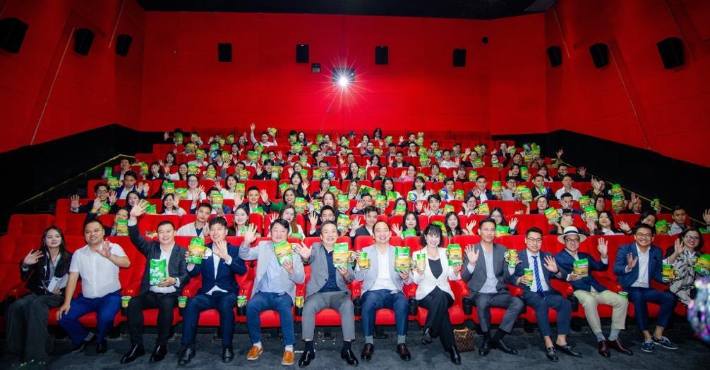 BĐS cuối năm 2025 sôi động, doanh nghiệp “chơi trội” khi đào tạo dự án tại rạp chiếu phim như một buổi “công chiếu” phim - 1