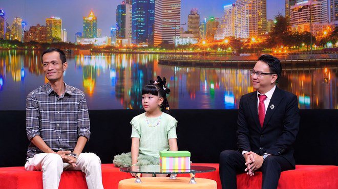 Bé gái 8 tuổi nghĩ cách “cản” ba hút thuốc, đi nhậu - 2