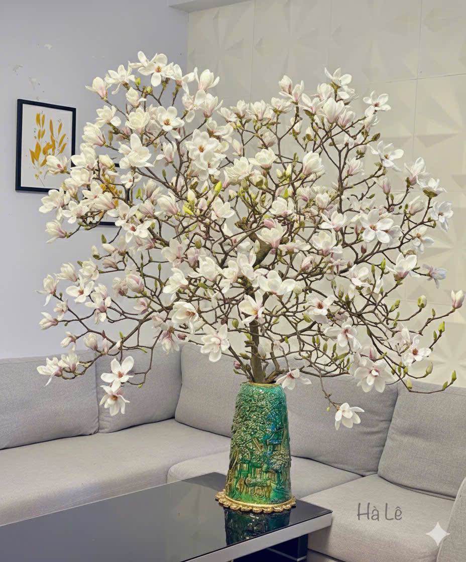 Loại hoa của Trung Quốc “đổ bộ” chợ Hà Nội, chị em “thi nhau” mua về cắm với giá hàng triệu đồng/cành - 8