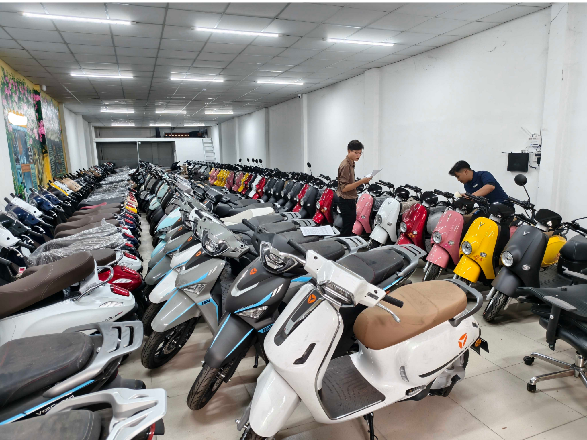 Đứng trước lộ trình "khai tử" xe máy xăng: Doanh nghiệp và người dùng cần chuẩn bị gì? - 2