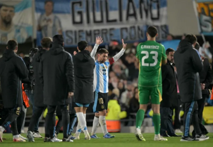 Những khoảnh khắc chấn động mạng xã hội 2025: Messi "chia tay", sững sờ cú nhảy kỷ lục - 1