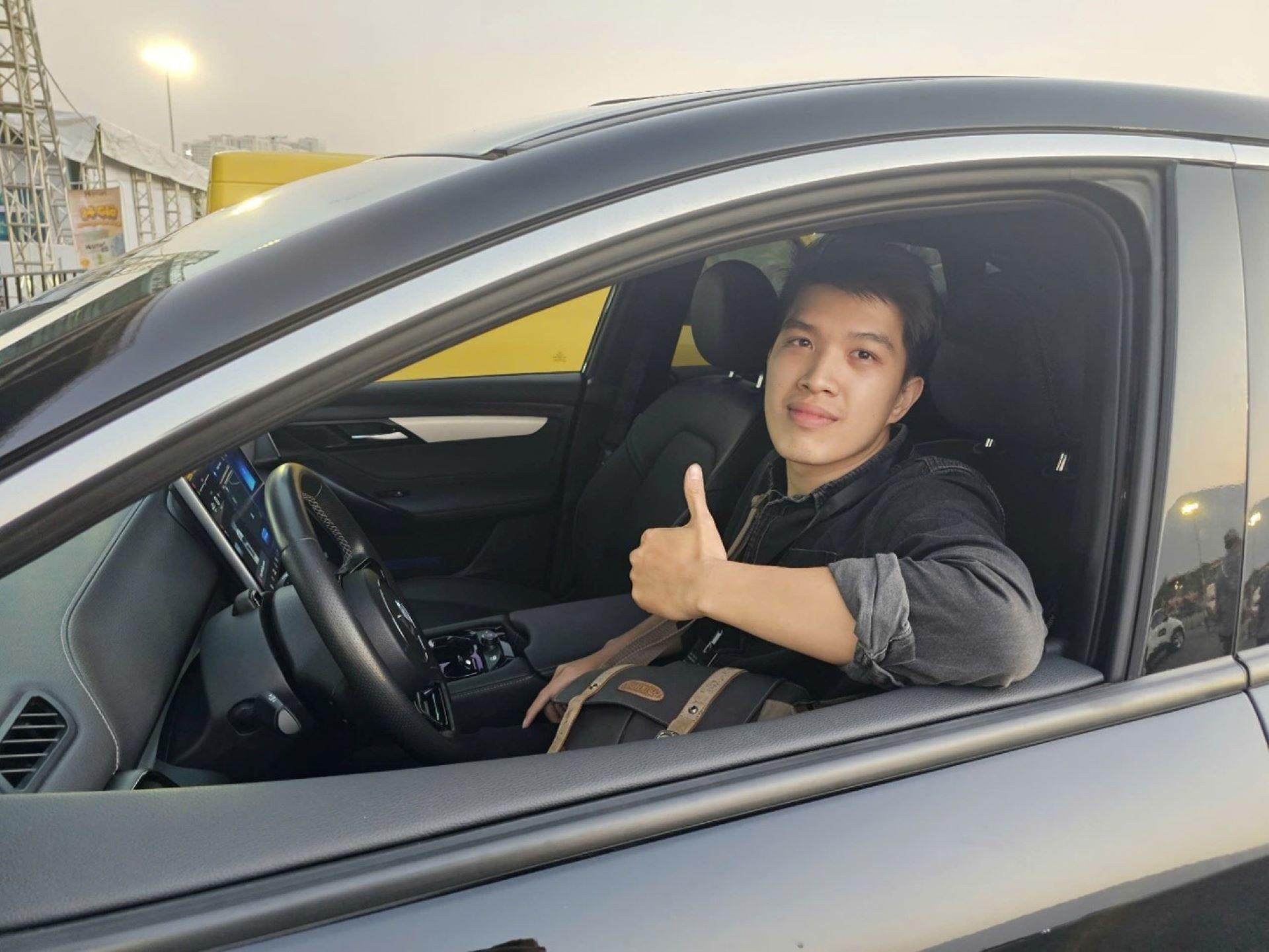 Lái thử xong, khách muốn “chốt” ngay xe điện VinFast tại VMS 2025 - 2