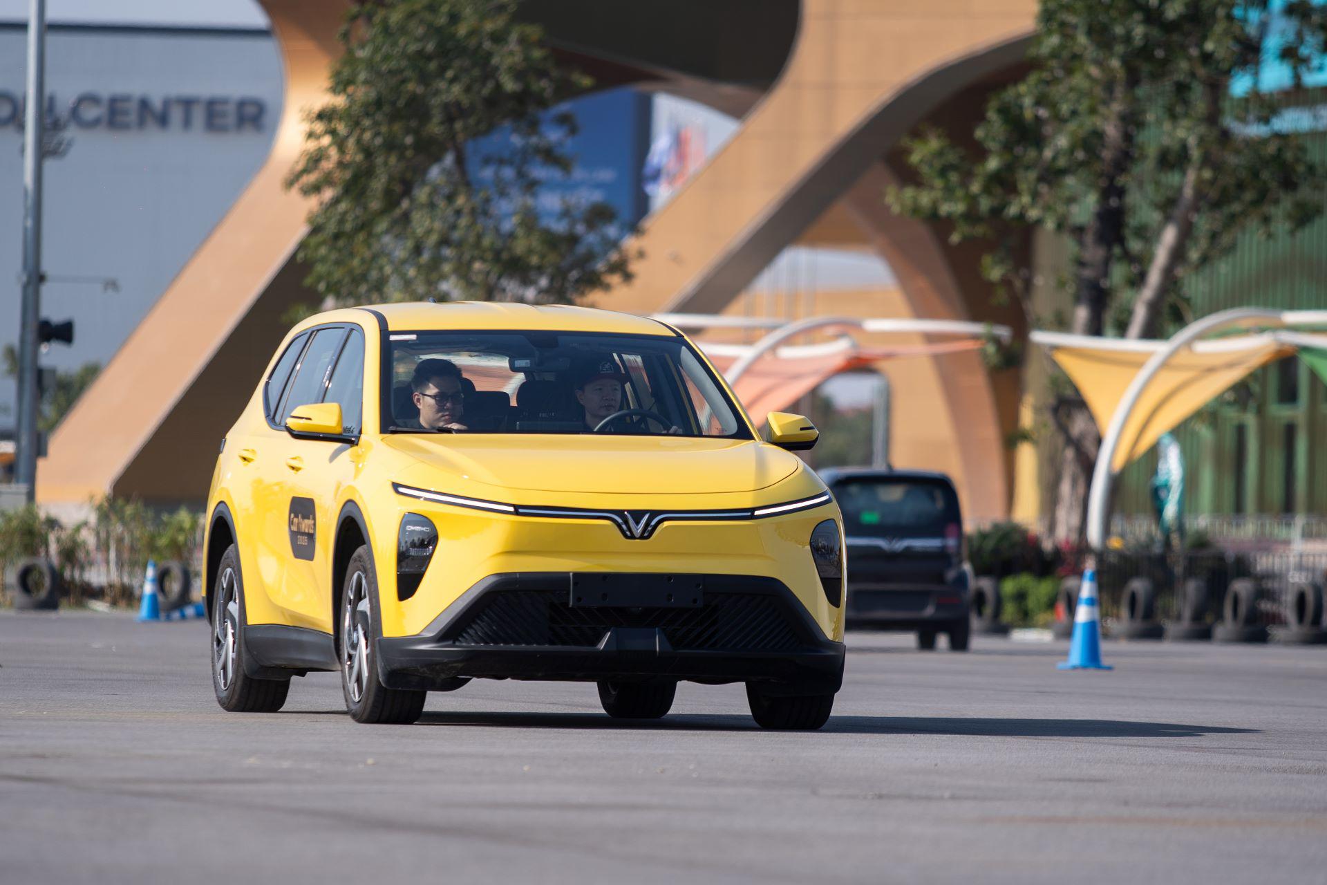 Lái thử xong, khách muốn “chốt” ngay xe điện VinFast tại VMS 2025 - 5