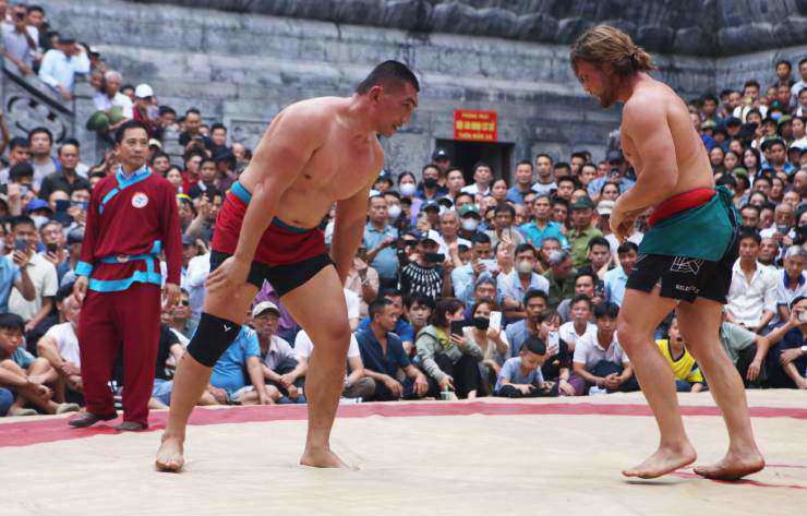 Hiếu "Khổng lồ", Hồng Sơn, Hòa "Bưởi" khuấy đảo hội làng: Vật truyền thống bùng nổ - 1