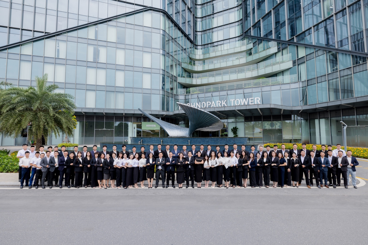 QueenLand Group được vinh danh Top 10 Nơi làm việc tốt nhất Việt Nam 2025 - 3