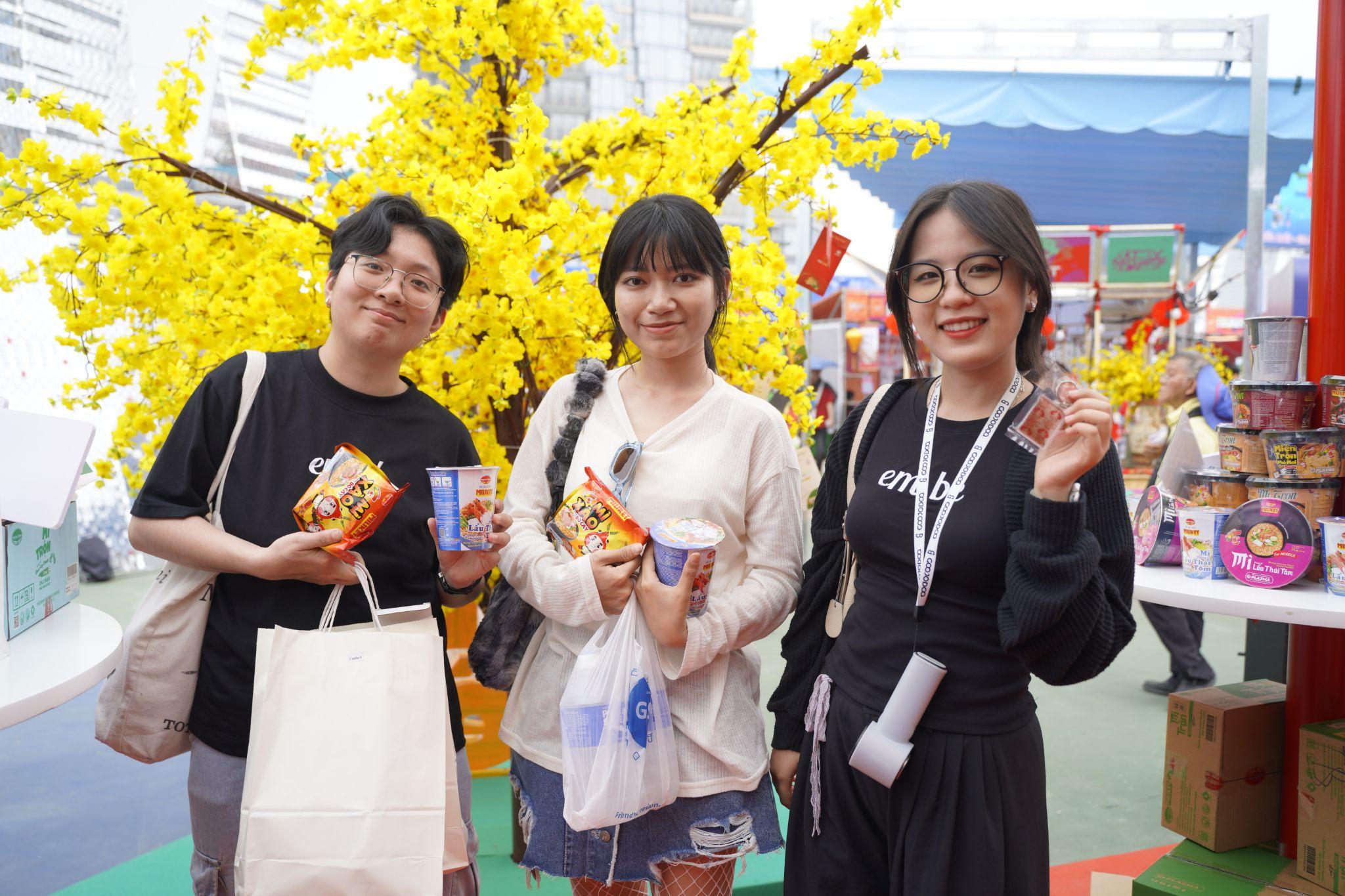 Giới trẻ Sài thành rủ nhau tìm về "Trạm ký ức" Colusa-Miliket: Điểm chạm "chữa lành" giữa lòng lễ hội - 2