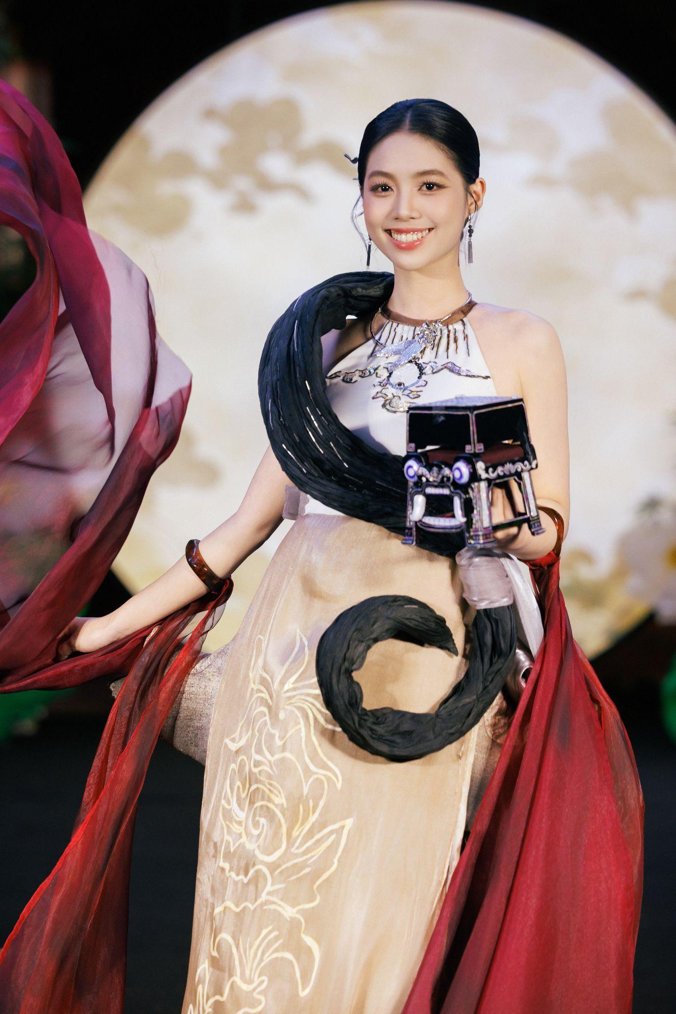 Fashion show “Rằm Rộ”: Khi sắc màu Trung Thu Việt bước lên sàn diễn - 8