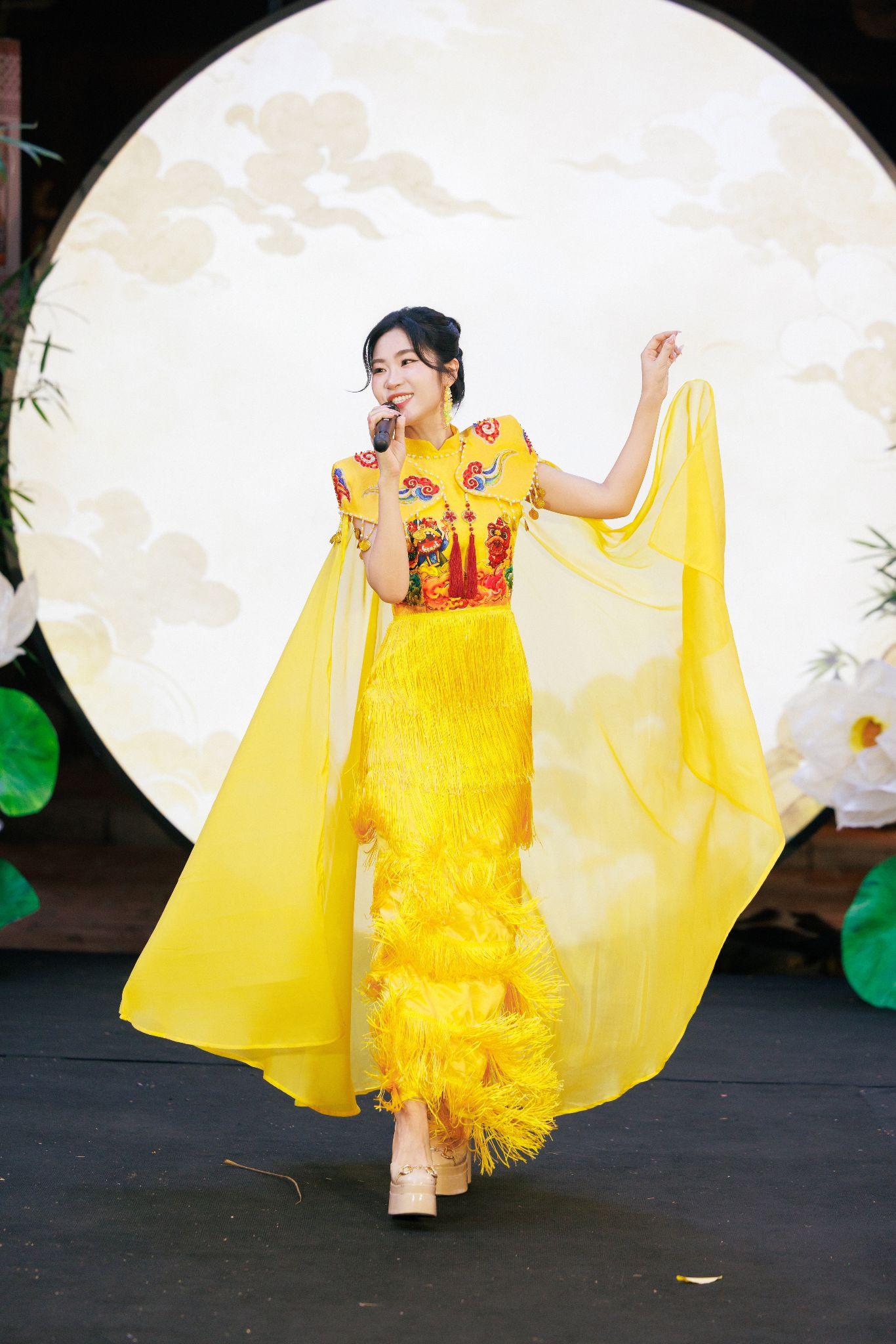 Fashion show “Rằm Rộ”: Khi sắc màu Trung Thu Việt bước lên sàn diễn - 4