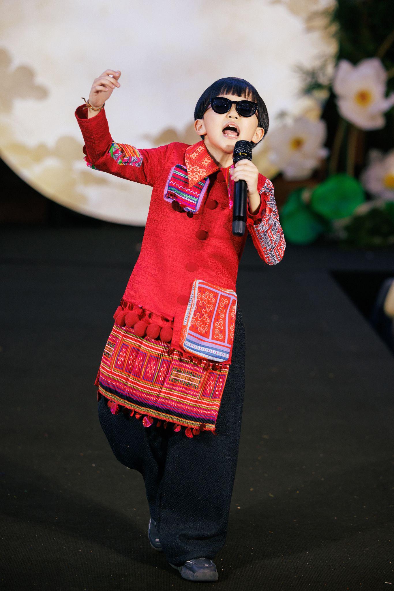 Fashion show “Rằm Rộ”: Khi sắc màu Trung Thu Việt bước lên sàn diễn - 9