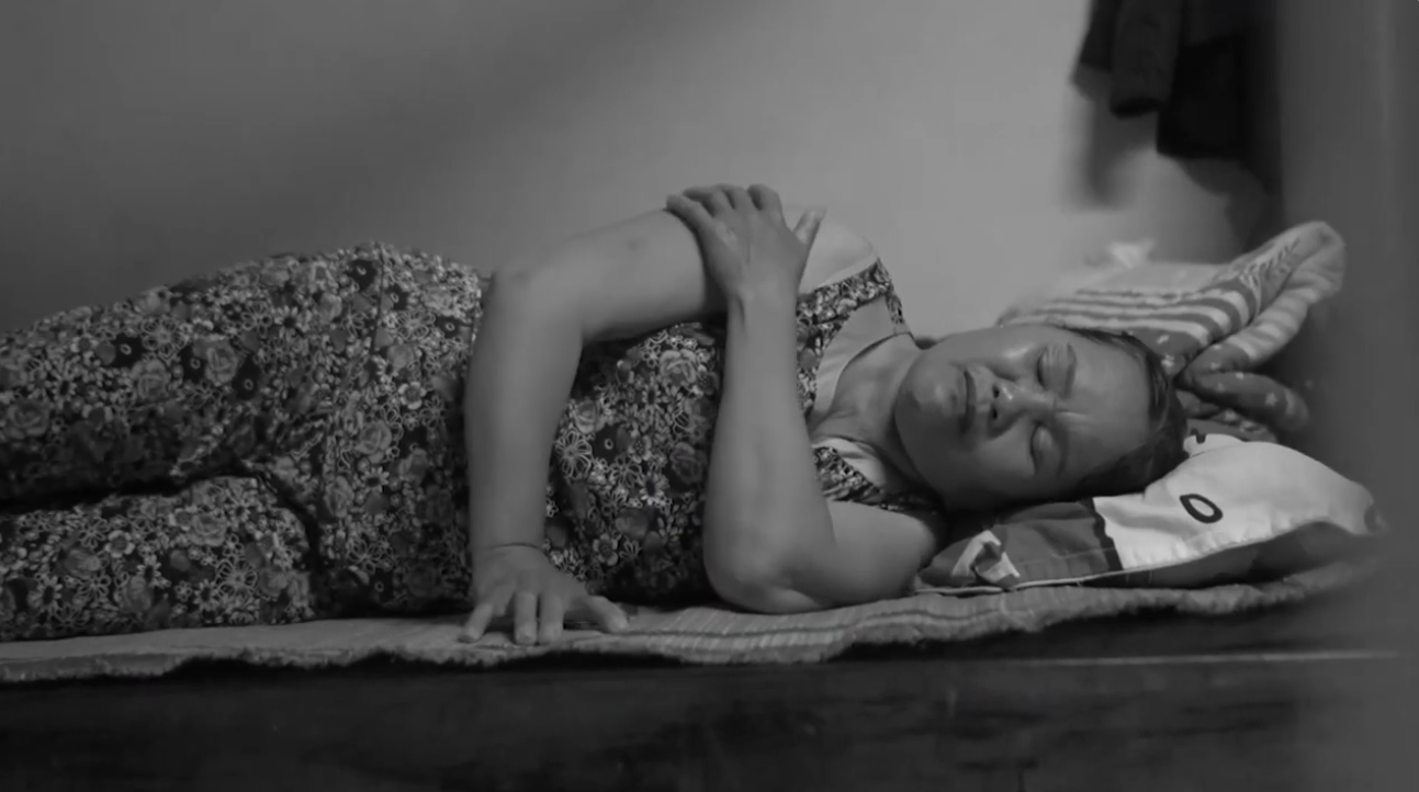 Lý do thực sự khiến nhiều người "lưng đau buốt như dao đâm" chữa mãi không cải thiện? - 1