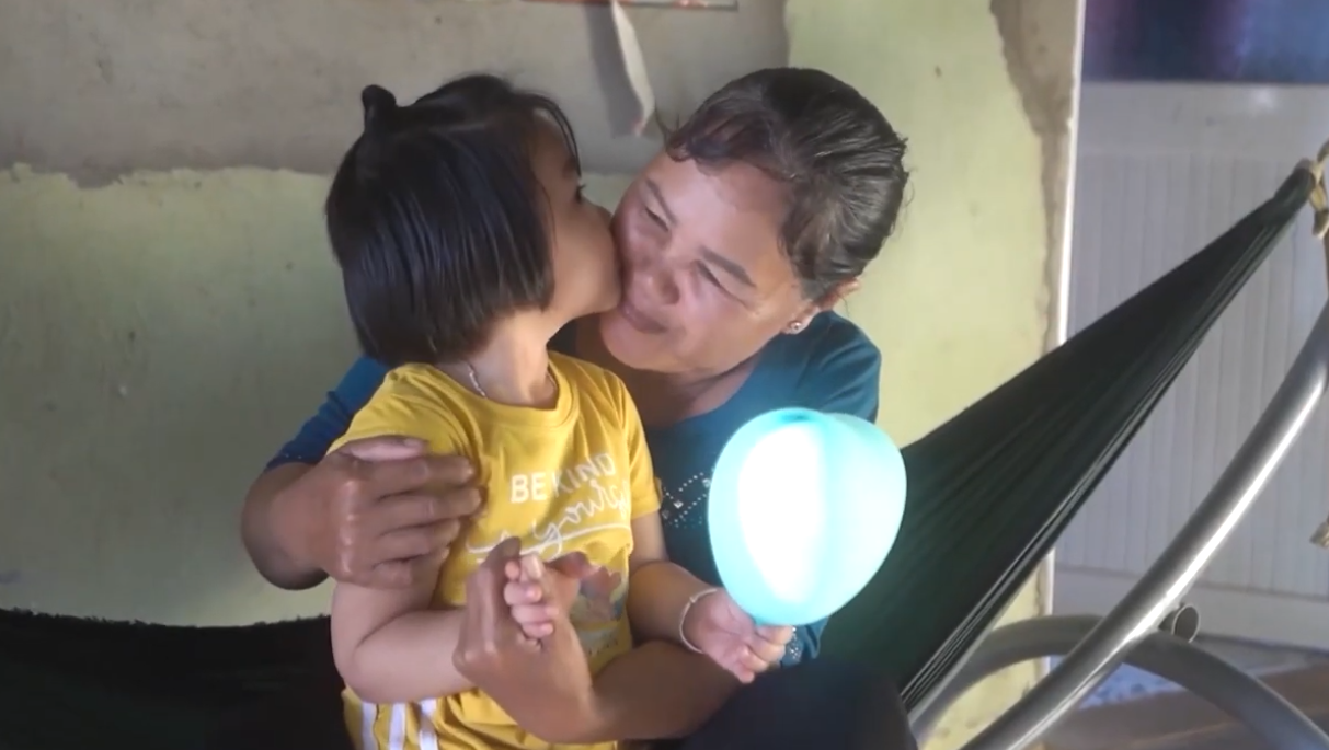 Lý do thực sự khiến nhiều người "lưng đau buốt như dao đâm" chữa mãi không cải thiện? - 4