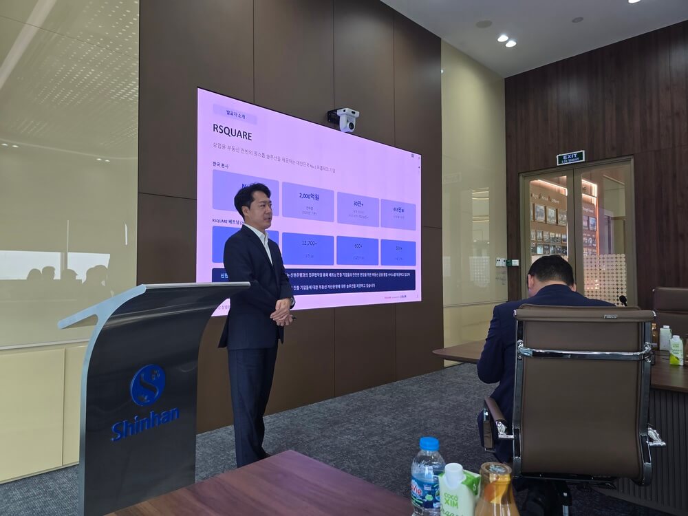Thu nhập thấp hơn 8 lần, vì sao giá thuê văn phòng TP.HCM gần bằng Gangnam? - 2