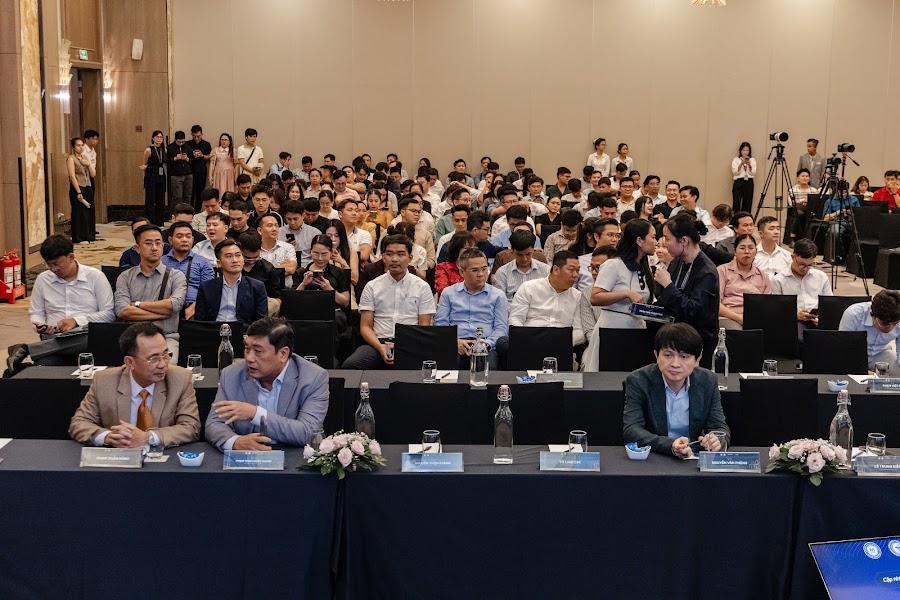 Hơn 300 bác sĩ khu vực ĐBSCL cập nhật kỹ thuật tạo hình cơ thể - 1
