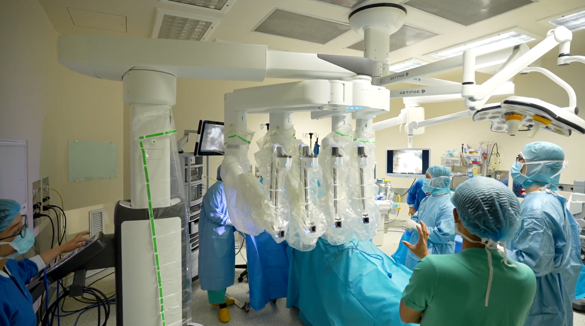 Bác sĩ FV dùng robot bóc tách khối u trực tràng giúp cụ ông giải tỏa ‘nỗi khổ khó nói’ mỗi đêm - 2