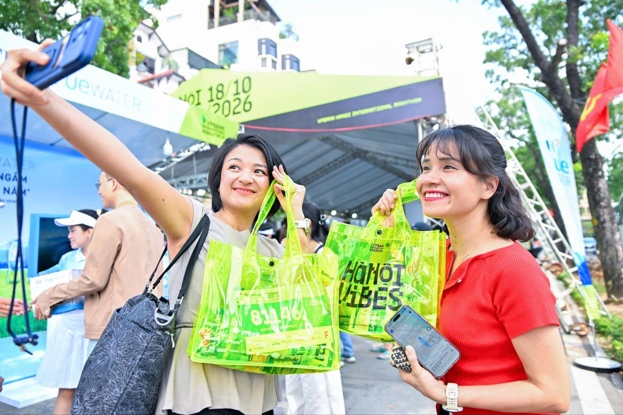 Một vòng phố đi bộ, bắt trọn sức nóng VPBank Hanoi International Marathon 2026 trước giờ xuất phát - 2