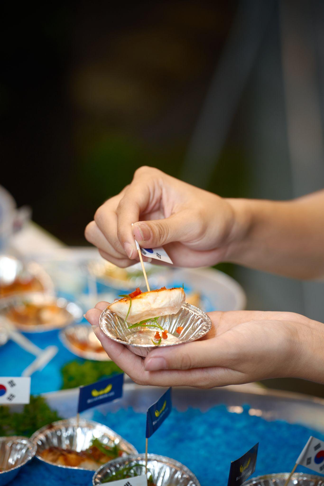 Đổi vị bữa cơm gia đình với cách ăn hải sản chuẩn Hàn tại Premium K-Seafood Festival - 3