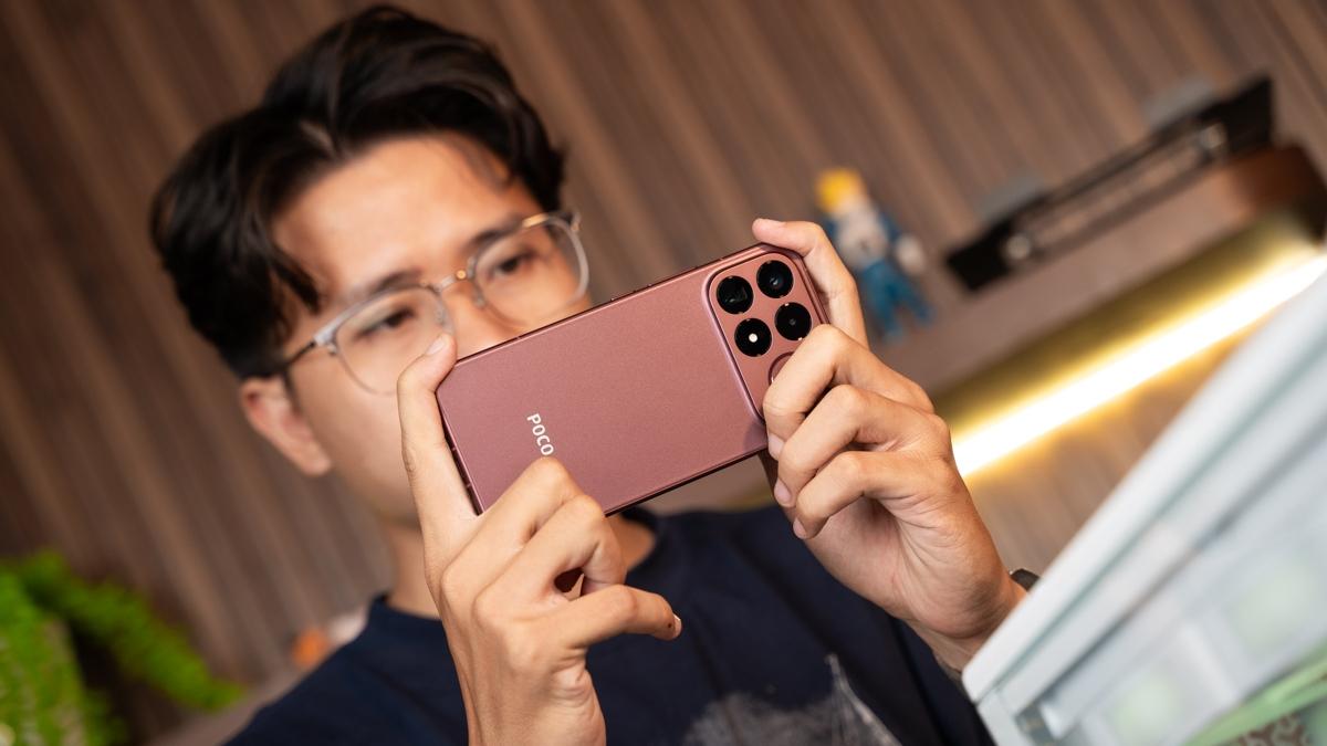 POCO F9 Ultra có mấy phiên bản bộ nhớ? - 3