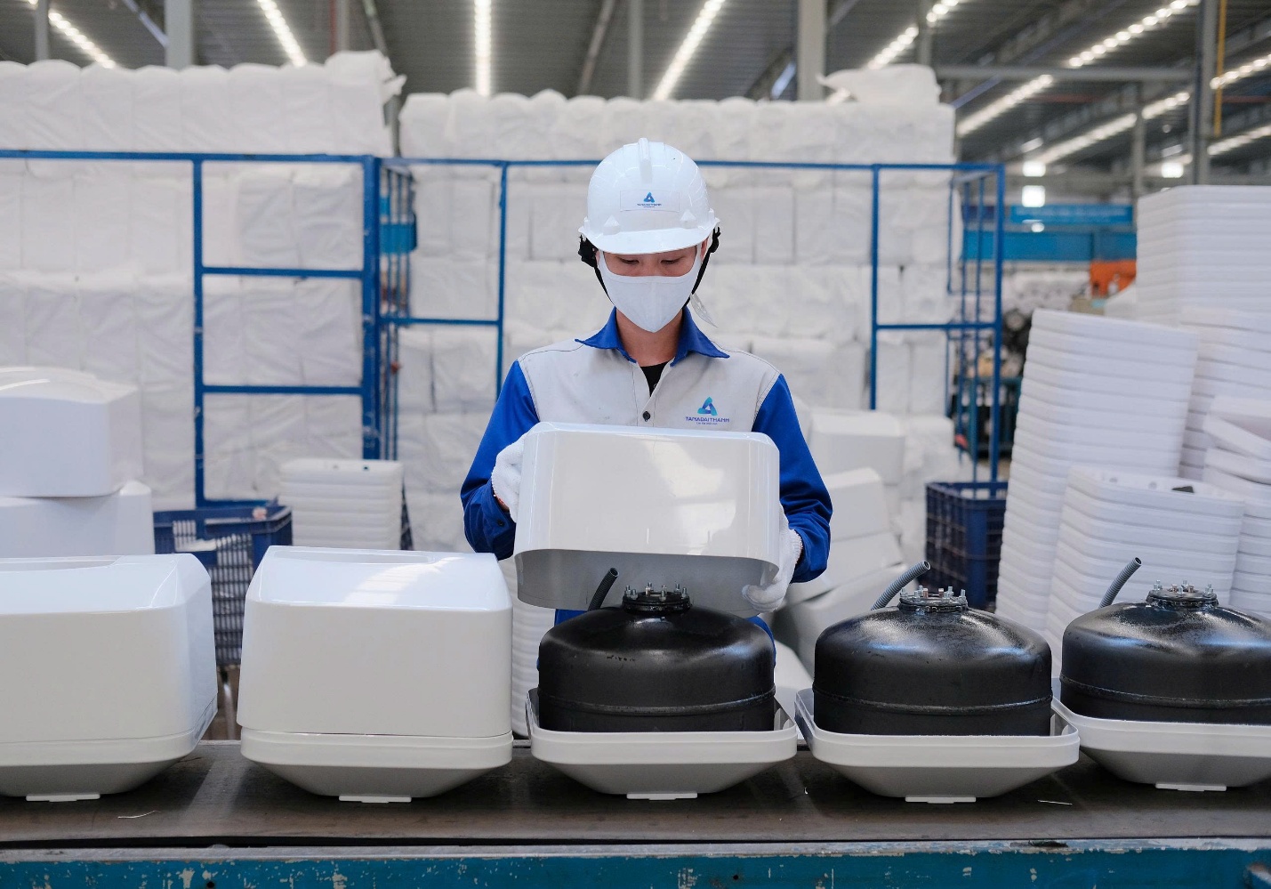 24 năm, một tiêu chuẩn an toàn: Vì sao bình nước nóng cao cấp Rossi được hai thế hệ tin chọn? - 2