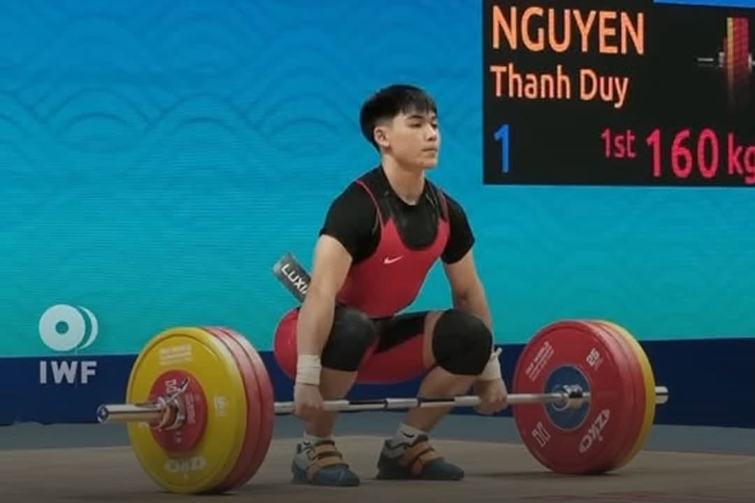"Thần đồng" cử tạ Việt Nam phá 2 kỷ lục thế giới, tạo địa chấn vòng loại Olympic - 1