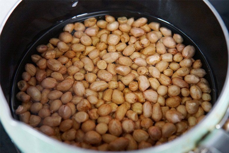 Làm lạc rang muối nên chiên nhiều hay ít dầu? Đầu bếp nói sự thật ai cũng ngã ngửa - 5