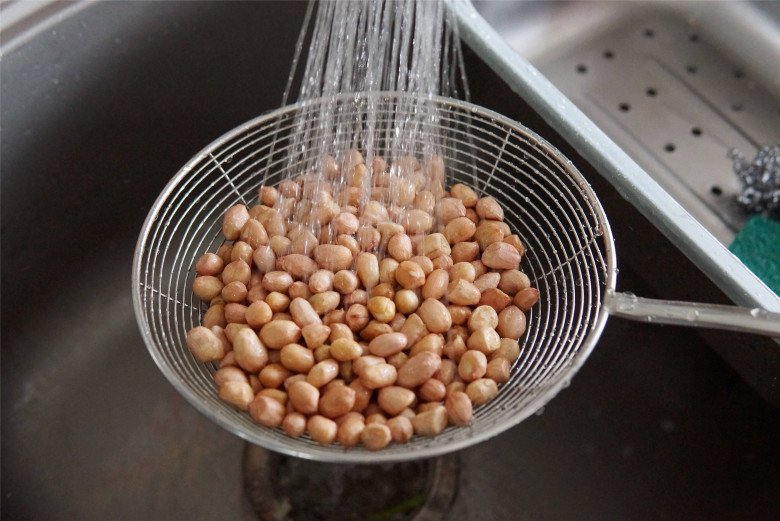 Làm lạc rang muối nên chiên nhiều hay ít dầu? Đầu bếp nói sự thật ai cũng ngã ngửa - 2