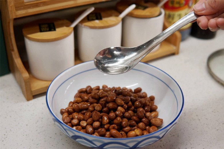 Làm lạc rang muối nên chiên nhiều hay ít dầu? Đầu bếp nói sự thật ai cũng ngã ngửa - 6