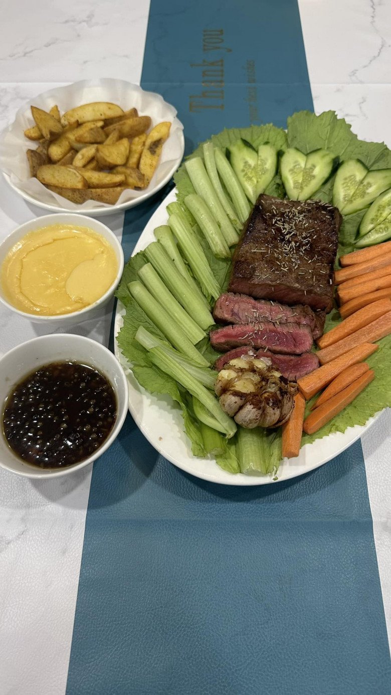 Tết Tây mẹ sốt con sốt đi cấp cứu, nữ diễn viên xinh đẹp vẫn hạnh phúc vì món "ngon nhức nách" chồng nấu - 2