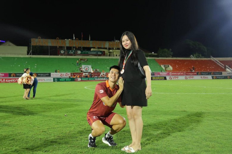 Cầu thủ Trần Đình Trọng hạnh phúc đón con trai đầu lòng ngày đầu năm mới, anh em cầu thủ thi nhau chúc mừng - 5