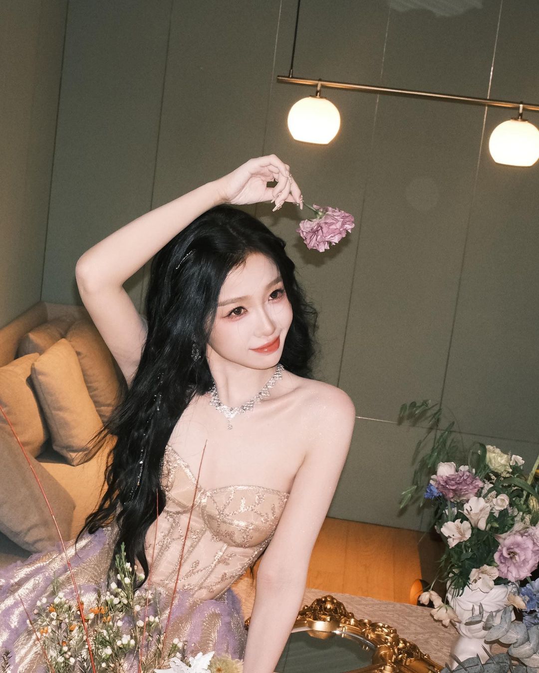 Váy áo hàng hiệu đắt cắt cổ của “bạch phú mỹ” nổi tiếng đẹp, giàu - 1