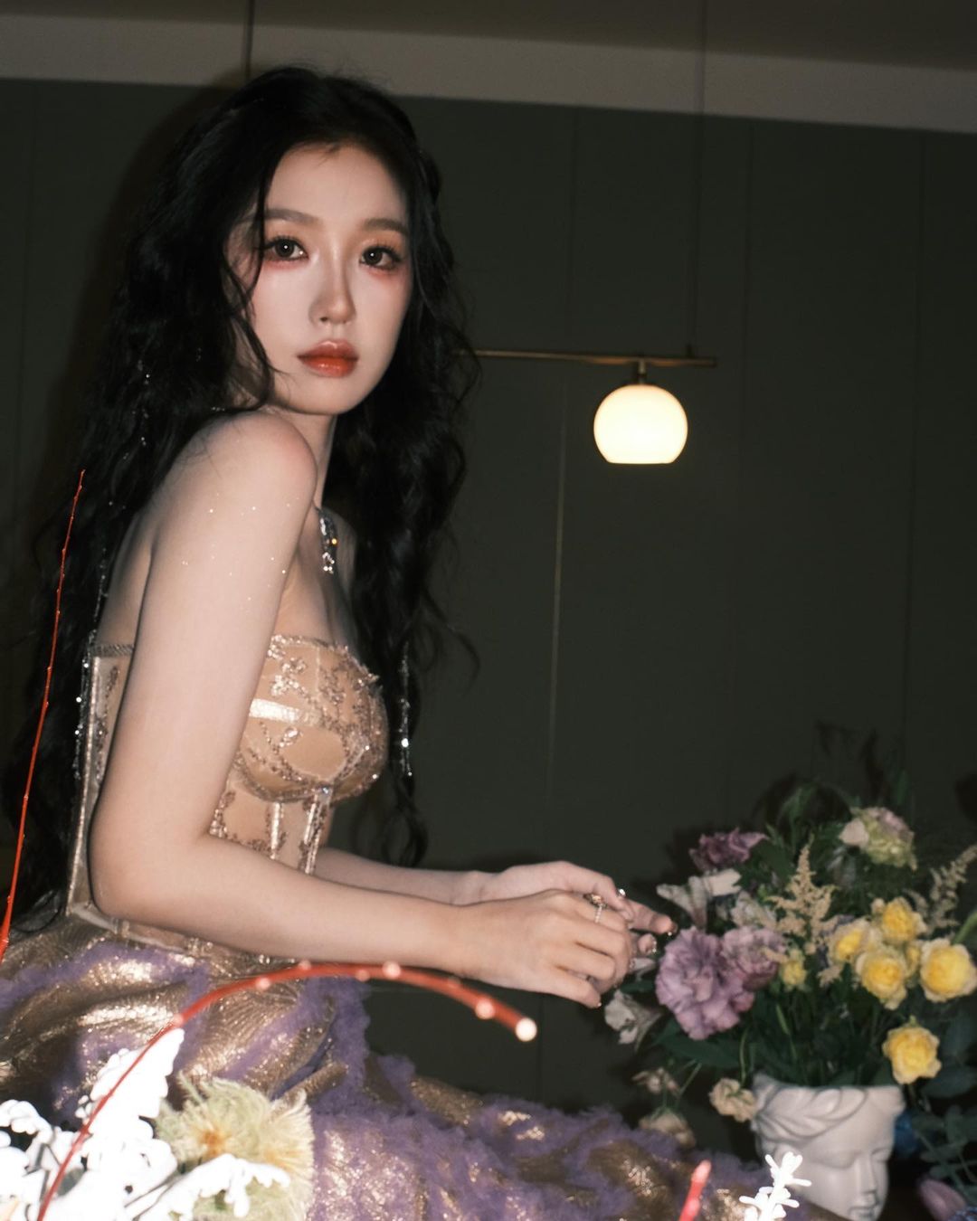 Váy áo hàng hiệu đắt cắt cổ của “bạch phú mỹ” nổi tiếng đẹp, giàu - 2