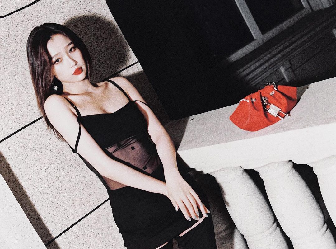 Váy áo hàng hiệu đắt cắt cổ của “bạch phú mỹ” nổi tiếng đẹp, giàu - 17