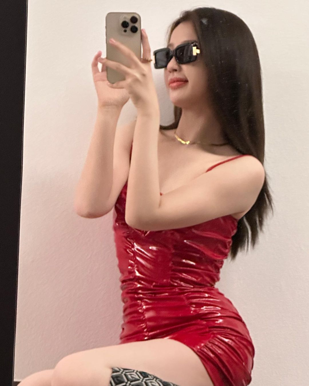 Váy áo hàng hiệu đắt cắt cổ của “bạch phú mỹ” nổi tiếng đẹp, giàu - 15