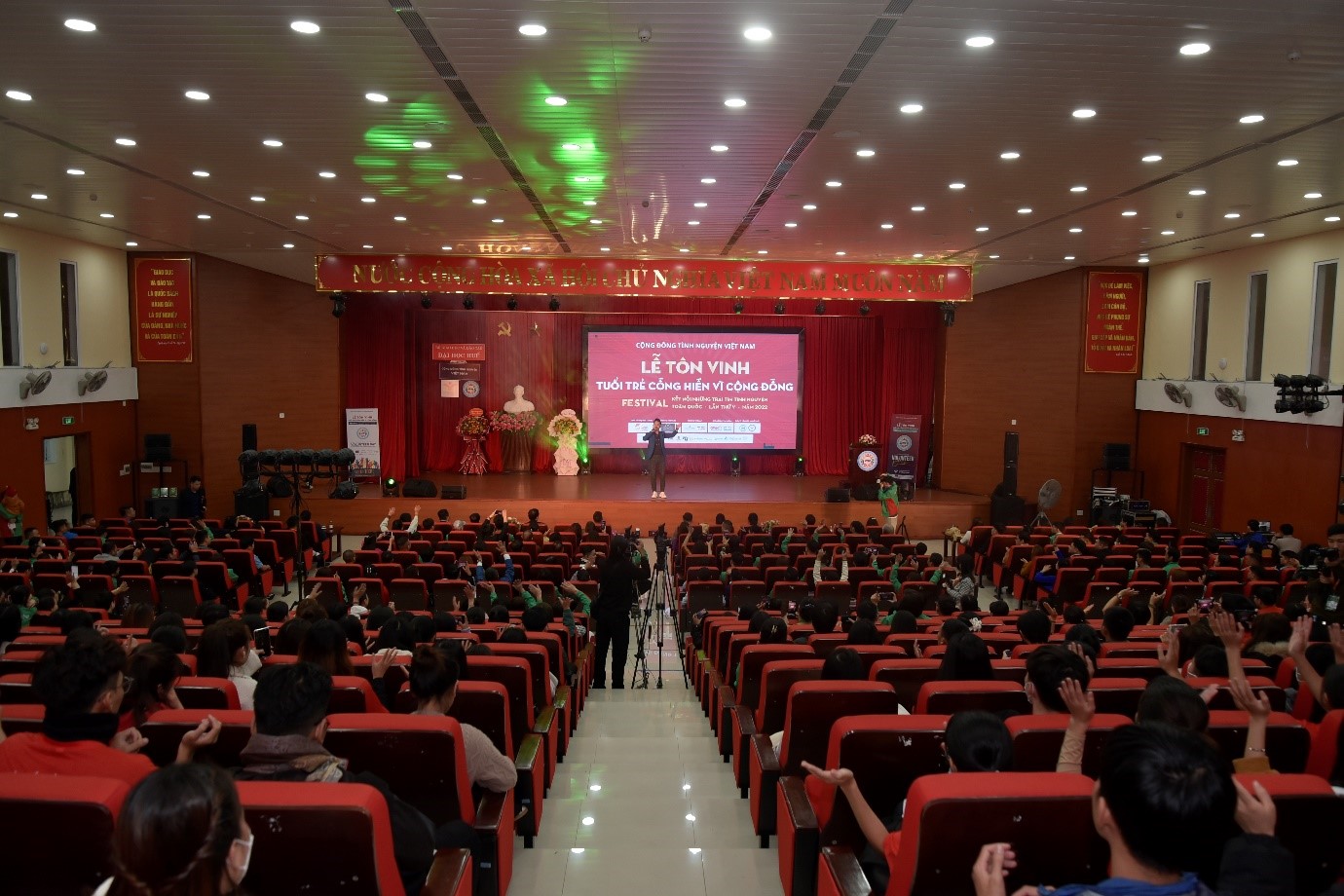 NSƯT Hồ Phong và nghệ sĩ Quách Thu Phương làm đại sứ nhân ái Lễ tôn vinh "Tuổi trẻ cống hiến vì cộng đồng" 2022 - 2