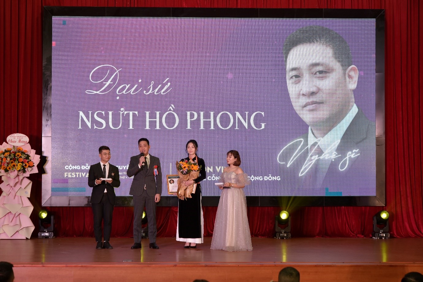 NSƯT Hồ Phong và nghệ sĩ Quách Thu Phương làm đại sứ nhân ái Lễ tôn vinh "Tuổi trẻ cống hiến vì cộng đồng" 2022 - 5