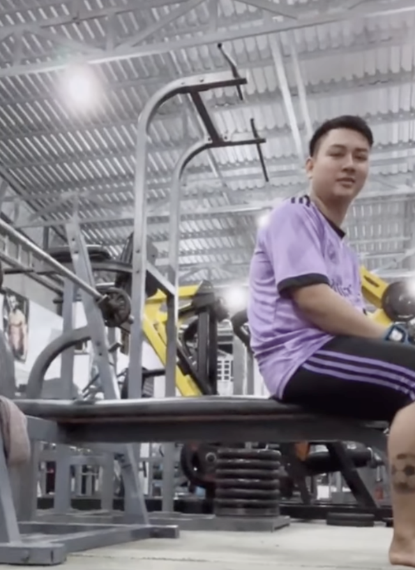 Hoài Lâm tình tứ bên bạn gái "tuổi trăng tròn", lộ diện mạo đáng chú ý sau thời gian tập gym - 4