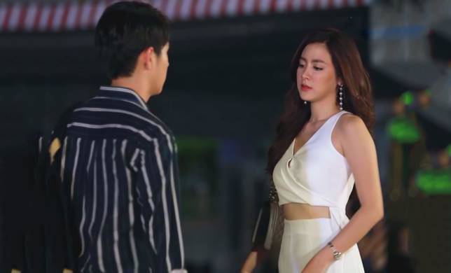 Ăn rằm tháng Chạp ở nhà nội về gặp người ăn xin, vợ tháo nhẫn cưới làm 1 việc khiến tôi thất kinh - 2