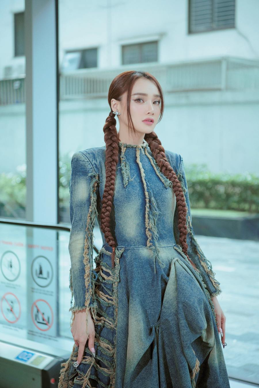 Chiếc váy "chắp vá" giá 59,9 triệu đồng của Nhã Phương có gì đặc biệt? - 3