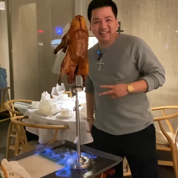 Sau khi chi 5 tỷ kéo dài chân, Khoa Pug trở lại làm điều này gây chú ý - 1