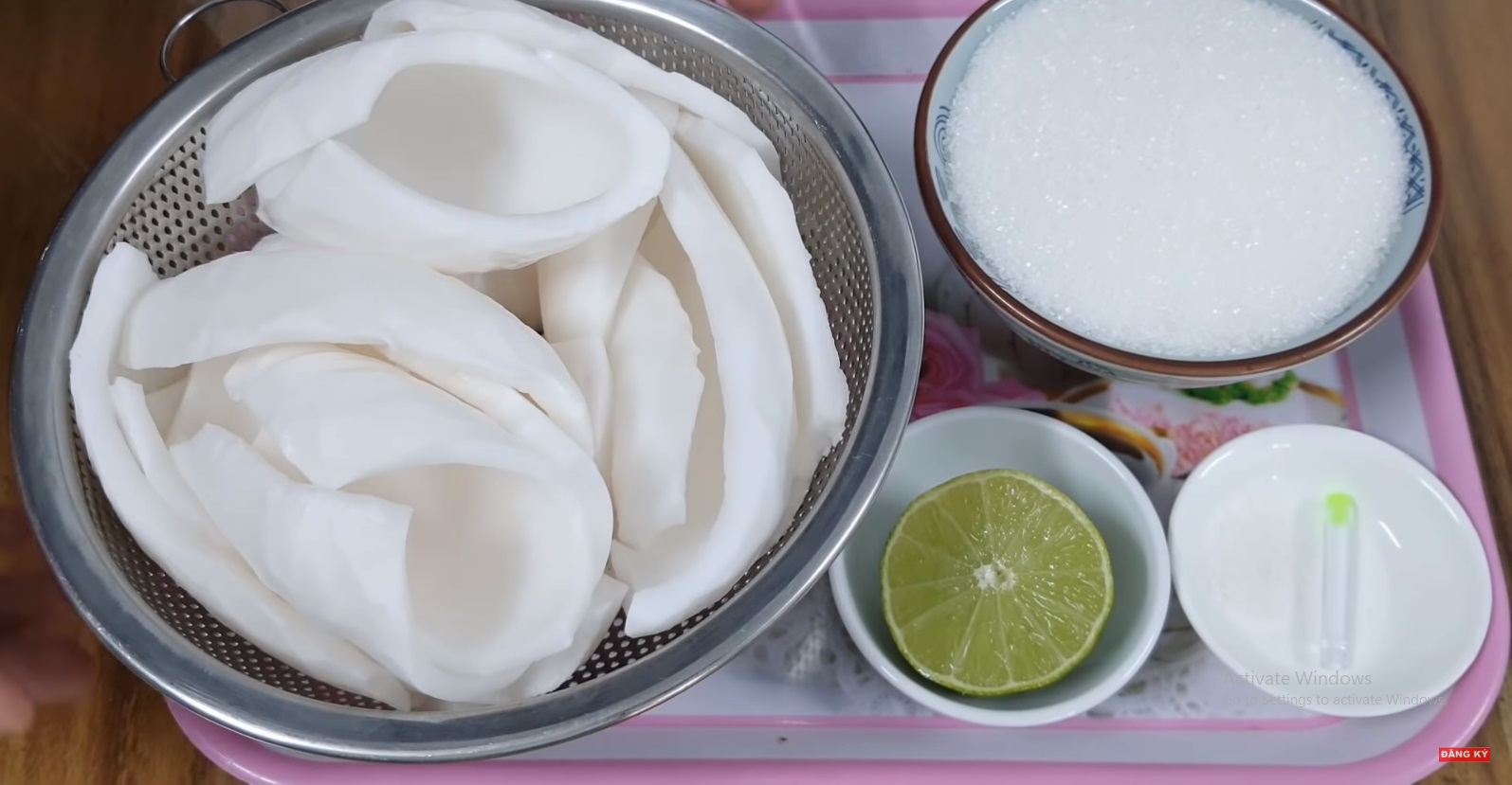 Làm mứt nhớ ngâm dừa vào thứ nước này, mứt dừa dẻo ngon, trắng đẹp không sợ bị chảy nước - 2