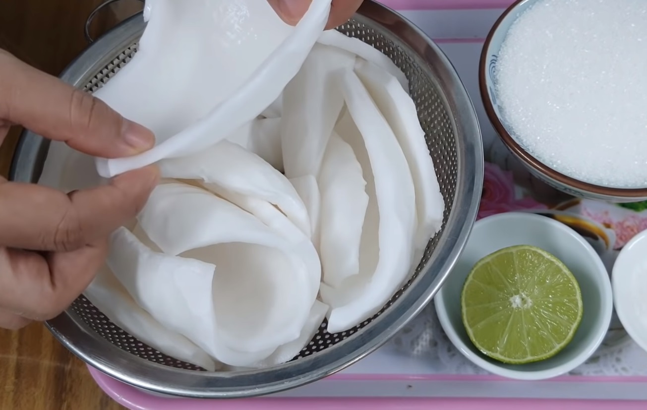 Làm mứt nhớ ngâm dừa vào thứ nước này, mứt dừa dẻo ngon, trắng đẹp không sợ bị chảy nước - 5