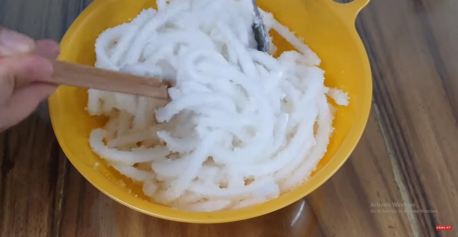 Làm mứt nhớ ngâm dừa vào thứ nước này, mứt dừa dẻo ngon, trắng đẹp không sợ bị chảy nước - 11