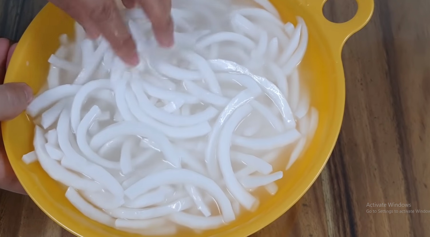 Làm mứt nhớ ngâm dừa vào thứ nước này, mứt dừa dẻo ngon, trắng đẹp không sợ bị chảy nước - 8