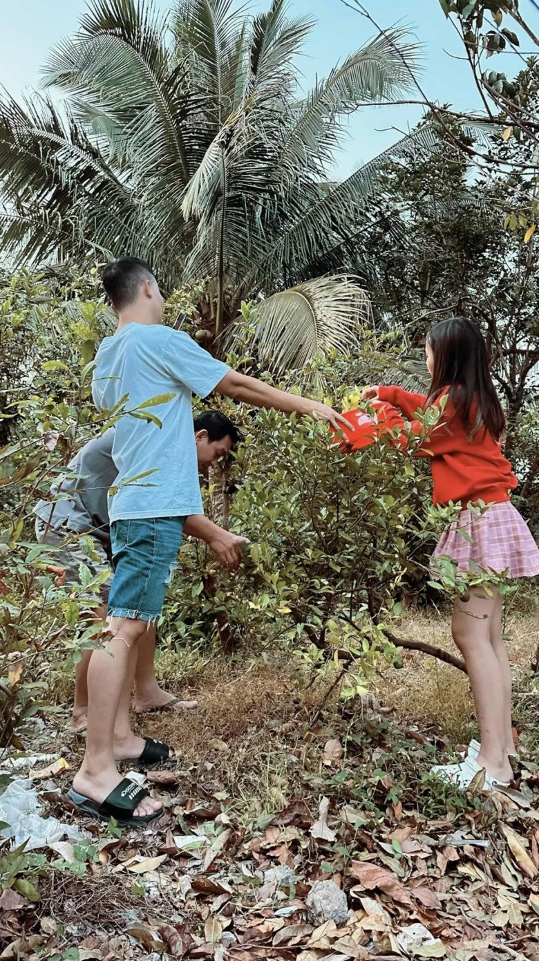 Vợ xinh của Hoàng Bách về nhà mẹ đẻ vẫn bị bắt nấu ăn sấp mặt, mẹ chồng có mặt nấu nướng cùng - 6